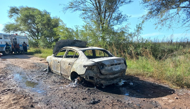 Auto incendio caminovecina Metileo 27febrero2026