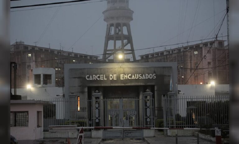Carcel, mujeres, soldado olivos