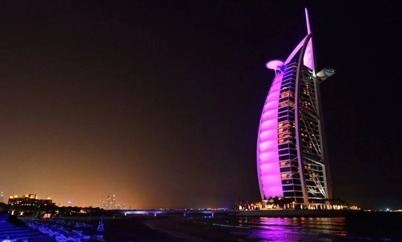 Dubai hotel BurjAlArab incendio dron 1marzo2026