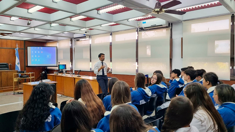 Educacion+Justicia alumnos Instituto NuestraSenioradeLujan GeneralPico charla 15marzo2026