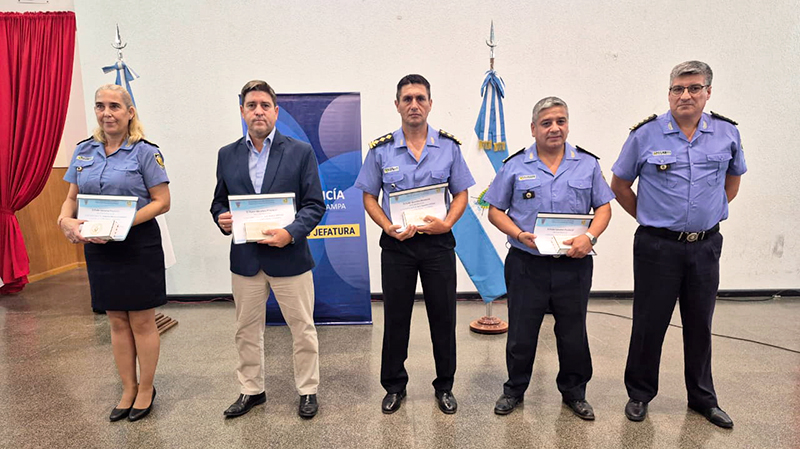 PoliciadeLaPampa entrega distinciones oficiales 6marzo2026
