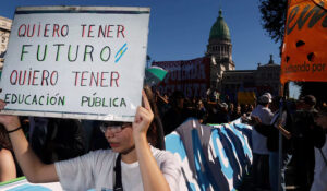 UniversidadPublica cartel joven 16marzo2026