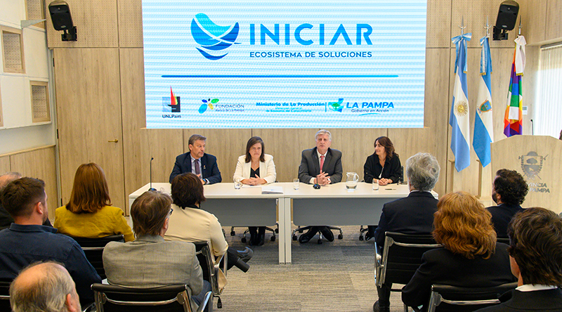 ZiliottoSergio lanzamiento Becas Iniciar acto 25marzo2026