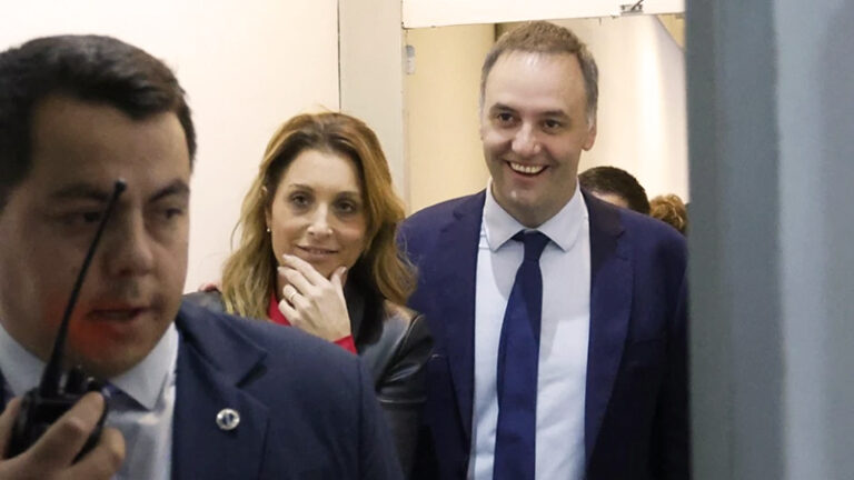 AdorniManuel esposa 2abril2026
