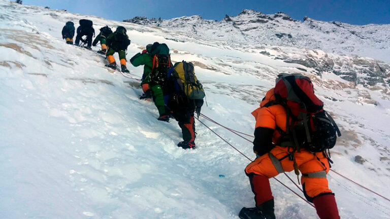 Everest montanistas escalar 8abril2026