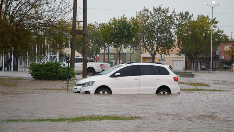SantaRosa temporal inundacion auto 17abril2026