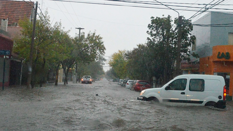 SantaRosa temporal inundacion auto 17abril2026