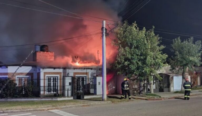 Incendio casa rescate menores GeneralPico 14abril2026