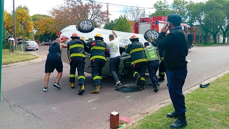 Vuelco choque taxista descompensacion GeneralPico 14abril2026