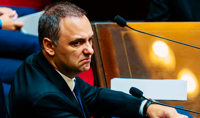 AdorniManuel gesto 4mayo2026