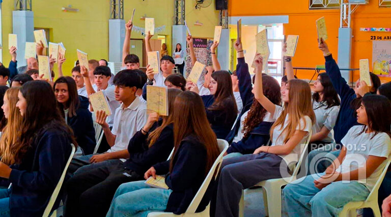 Colegio JuanMoran jura Constitucion estudiantes 9mayo2026