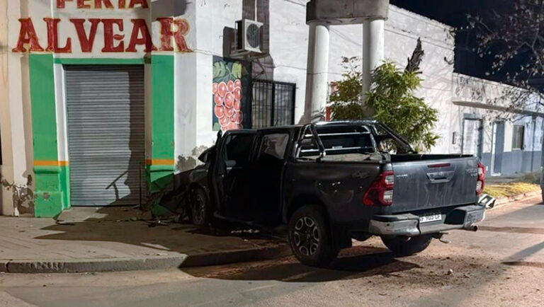 Toyota Hilux choque fuga SantaRosa 26mayo2026