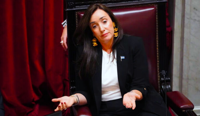 VillarruelVictoria gesto Senado 23mayo2026