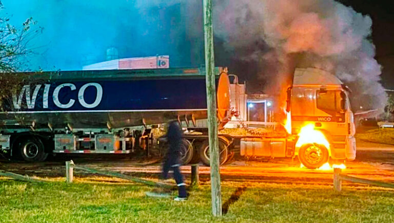 Camion incendio comisaria SantaIsabel 30mayo2026
